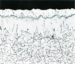 一般的な炭素鋼の被膜の断面